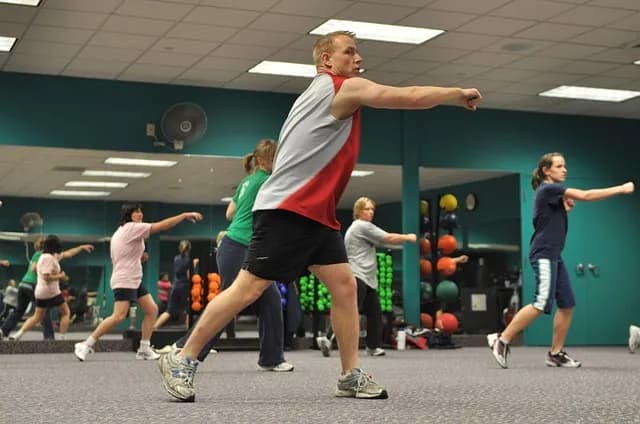 Jak zostać instruktorem fitnessu i uniknąć najczęstszych błędów Jak zostać instruktorem fitnessu i uniknąć najczęstszych błędów