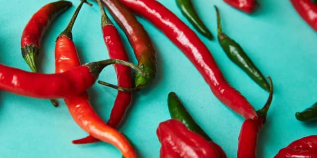 Czy ostre jedzenie odchudza? Odkryj prawdę o kapsaicynie i diecie Czy ostre jedzenie odchudza? Odkryj prawdę o kapsaicynie i diecie