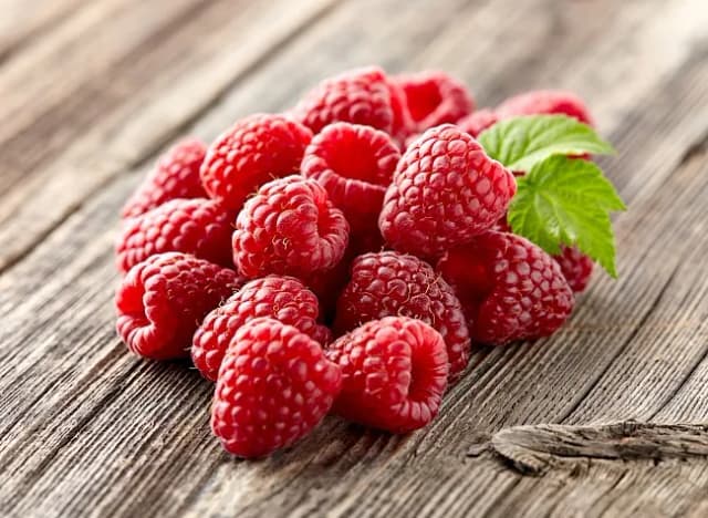 Maliny ile kalorii? Odkryj, ile naprawdę mają kalorii i wartości odżywcze Maliny ile kalorii? Odkryj, ile naprawdę mają kalorii i wartości odżywcze